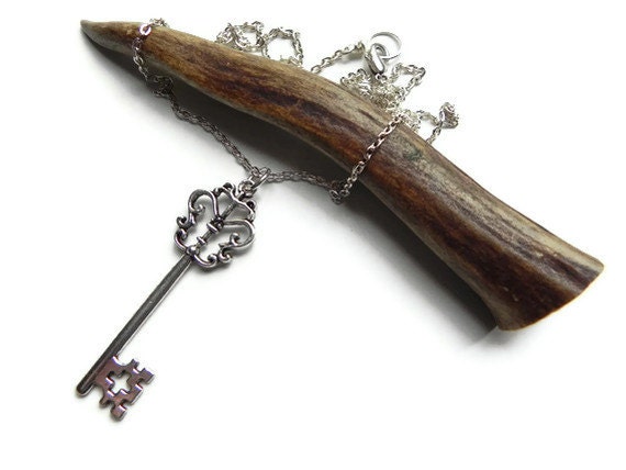 key pendant necklace, skeleton key pendant necklace, silver key pendant, vintage style key necklace, antique style key necklace, key jewelry