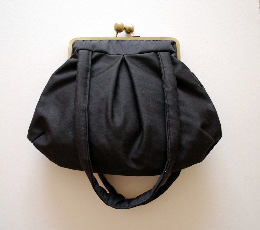 black kisslock handbag. black SHOULDER BAG. kisslock purse. large clutch purse. metal frame bag. retro bag.kiss lock handbag