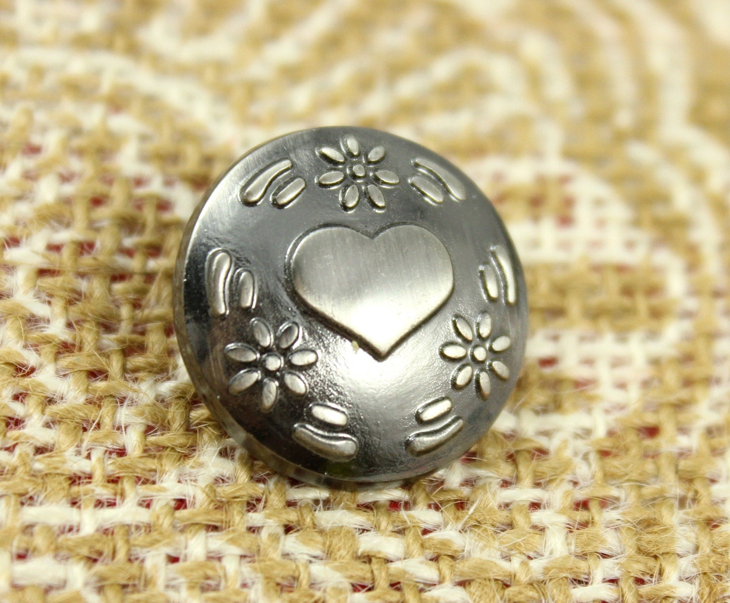 Special Metal Buttons - Set 6 Heart and Flowers Shiny Gunmetal Buttons. 0.87 inch
