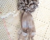 Knotted seam binding flower