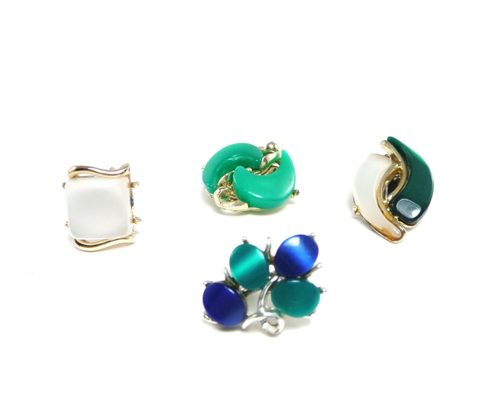 Single vintage earrings - aqua teal, blue green thermoset earrings