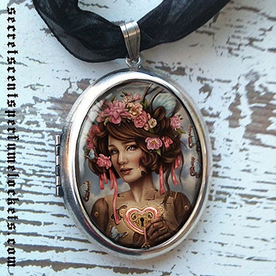 Perfume Locket Pendant  -  Heart's Choice - Antique Brass