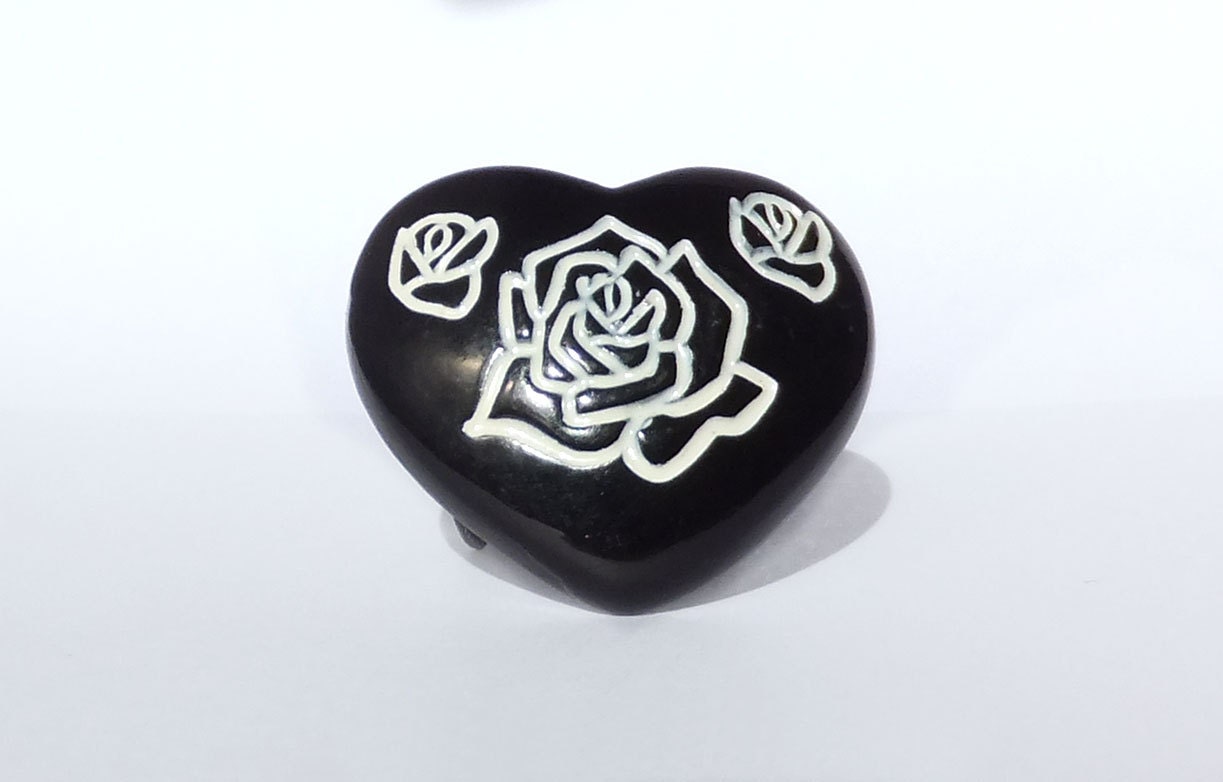 Ring Resin Heart Rose Black White