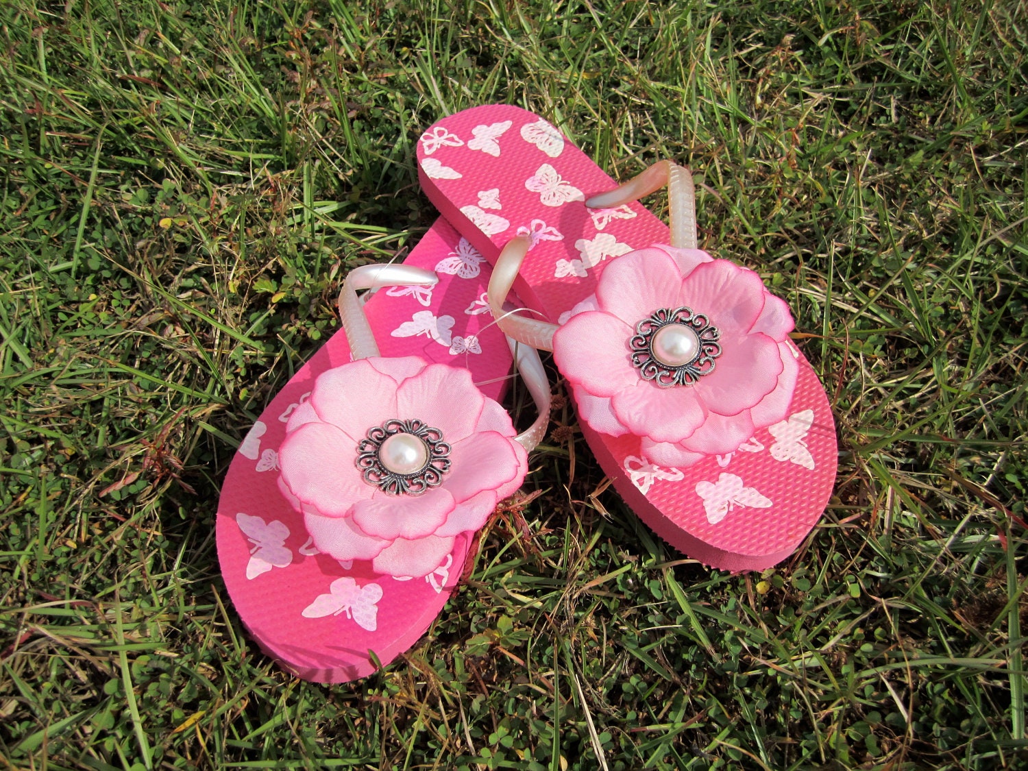 Pink Flip Flops: Butterflies and Flowers - size 7, 8