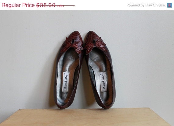 SUMMER SALE 30% OFF 80s Flats  /  Leather Flat Shoes  / Maroon Closed Toe With Snake Skin Floral Bow Slip Ons  /  Vintage 1980s  / Size 6