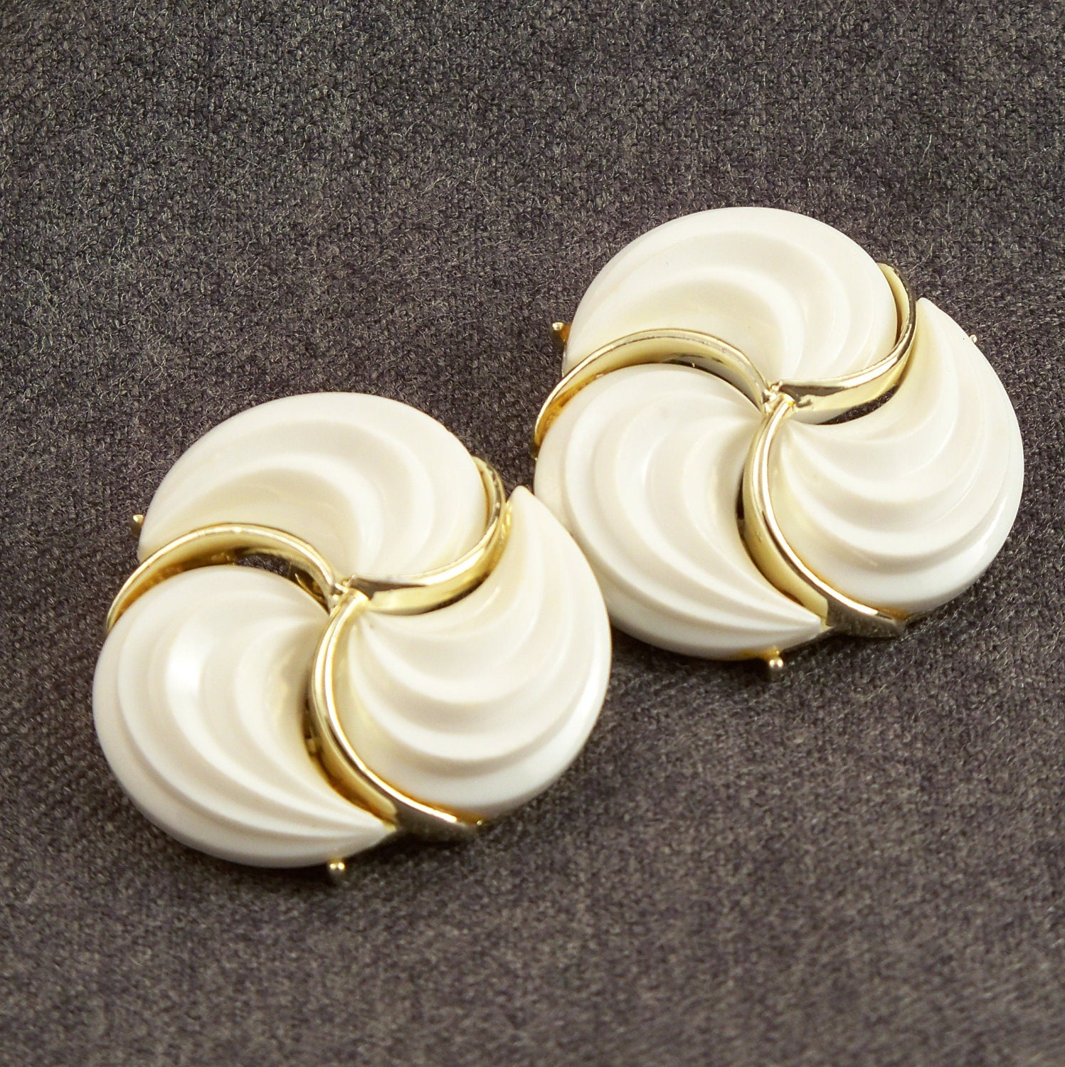 Vintage 1960s Earrings Lisner White Gold Swirls Clip Ons