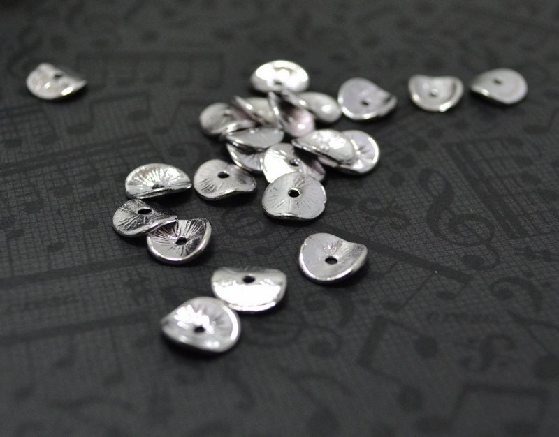 30pcs of  Petite Shiny Silver Plated Gorgeous Curved Disk Bead Caps Charms Q23-Rd