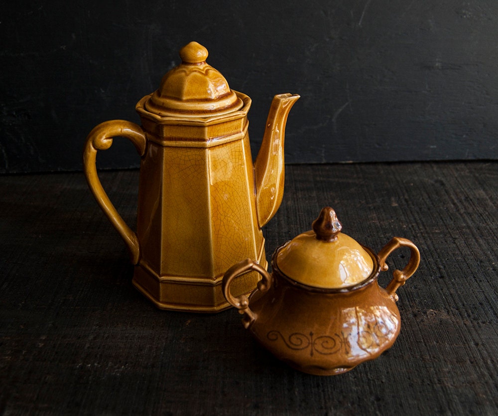 Vintage Ceramic teapot Kettle and Sugar Bowl Set
