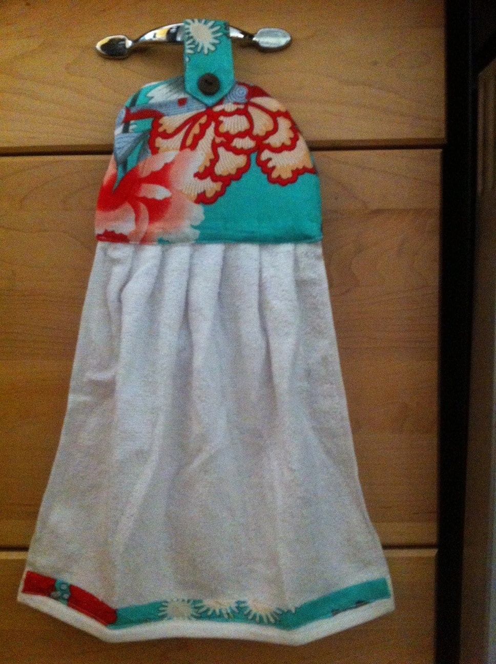 Hanging hand towel