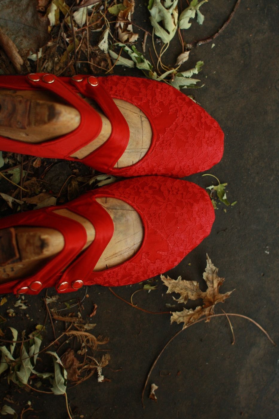 Oval Toe Lace and Satin Urban Shoes, with Double Straps
