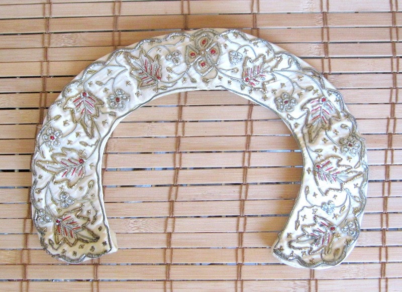Vintage Metallic Thread Collar