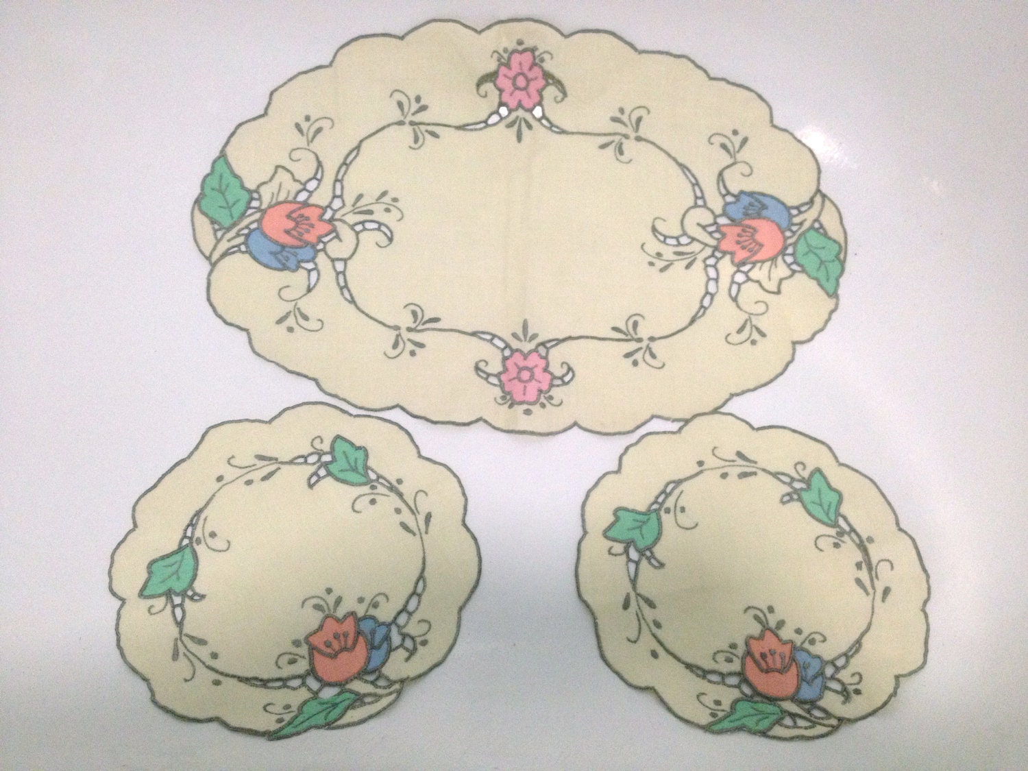 Set of vintage hand-embroidered table linens
