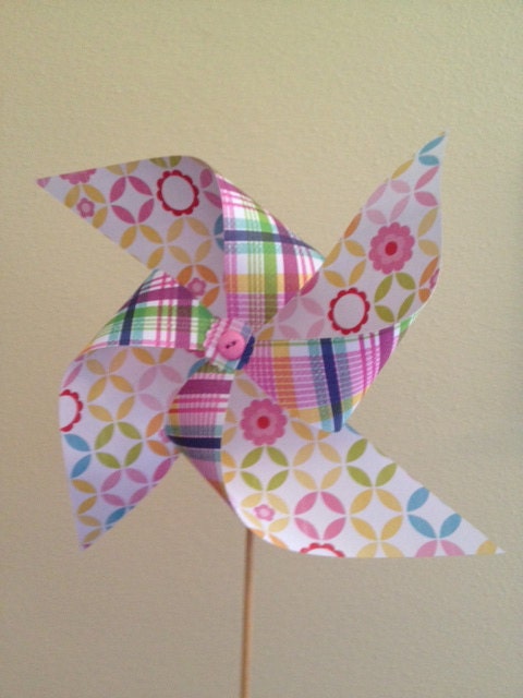 Large Pinwheel: Flowers & Plaid