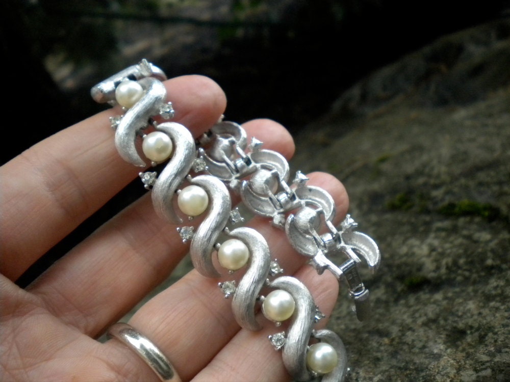 Vintage Crown Trifari brushed silver pearl and rhinestone bracelet