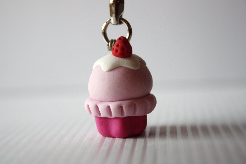 Sweet Strawberry Cupcake - Keychain