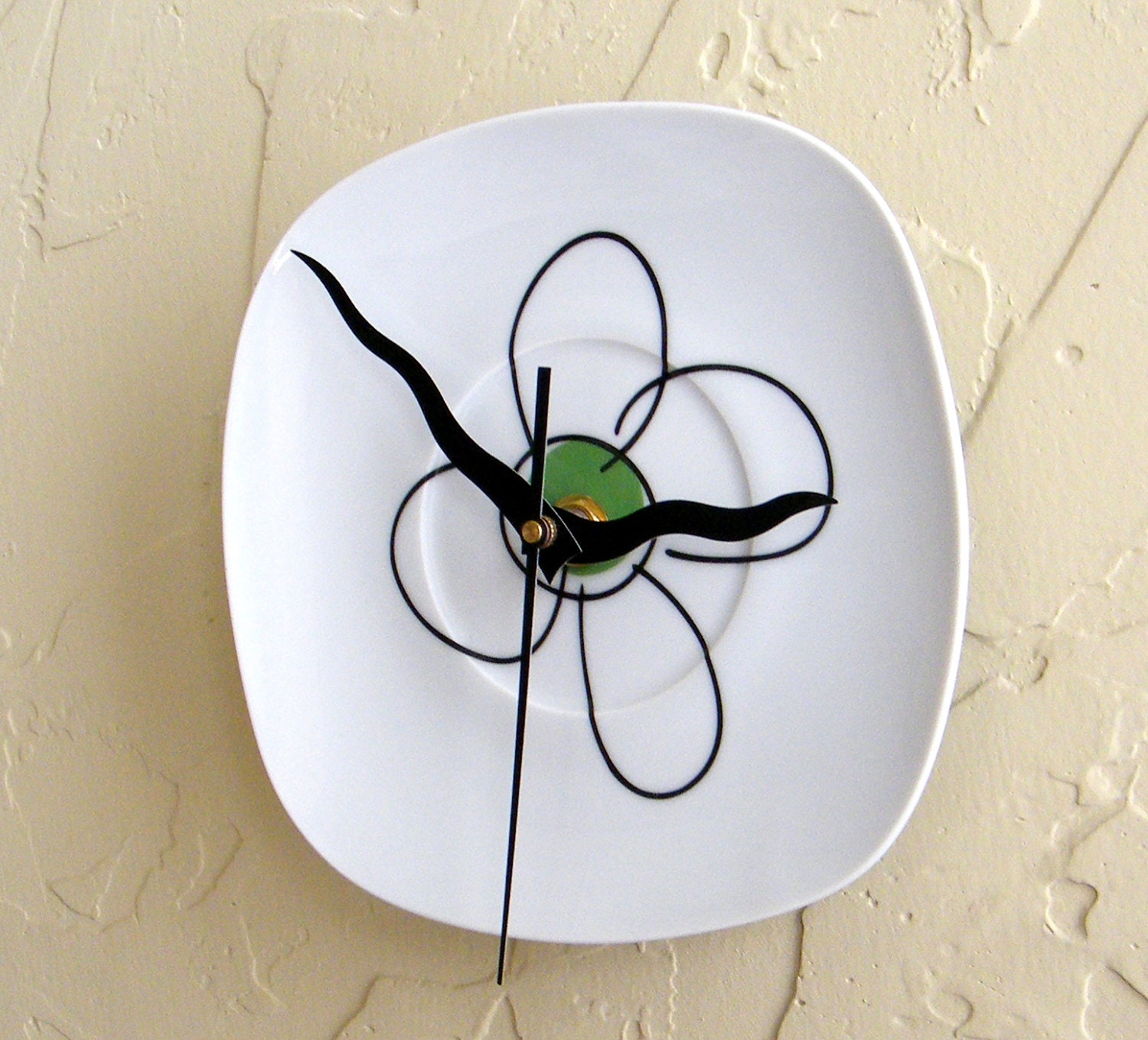 Kitchen Wall Clock White China Dinner Plate Upcycled Flower  Desk Clock Countertop Window Sill