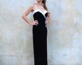 30% OFF 1970s vintage prom/party /evening dress/ black and white curvacious/ 70s prom/ medium
