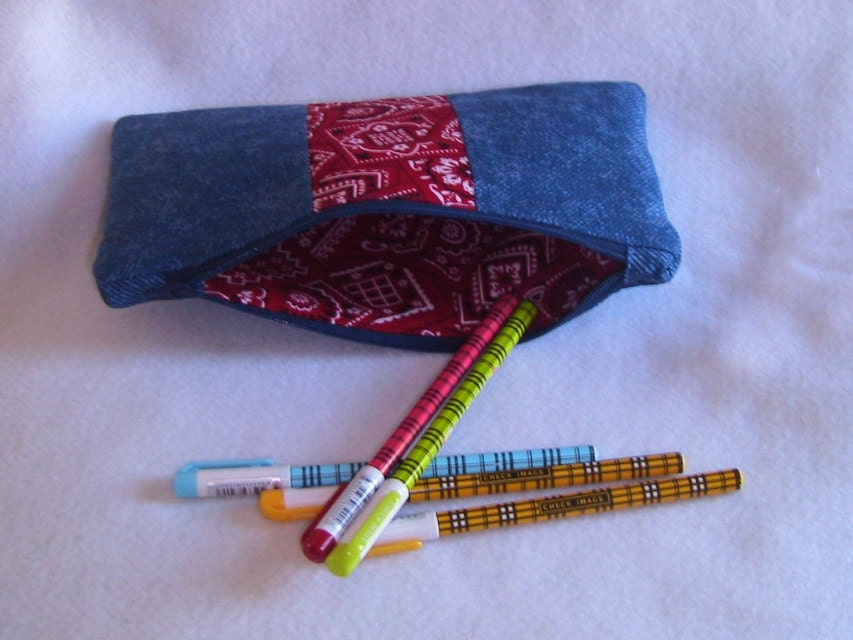 Western Zippered Pencil - Make Up -
