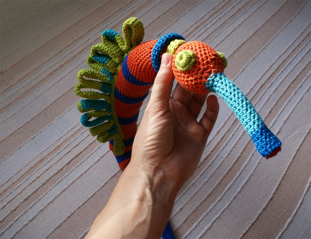 A curious case of hypercolored pipefish