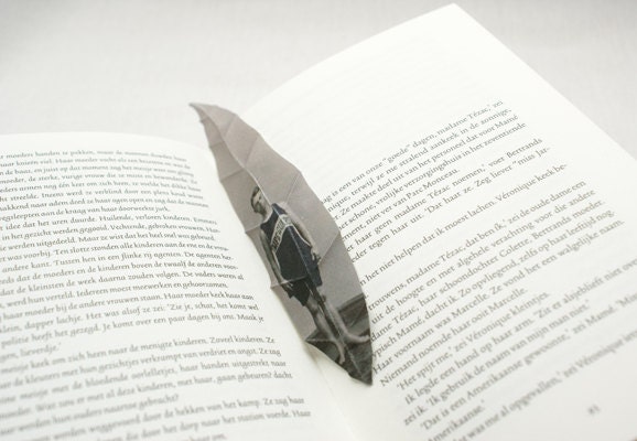 Custom made willow tree leaf bookmark with your photograph