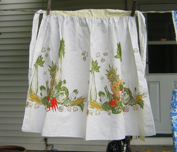 Vintage Vegie Apron Whimsical Vegetable Print Retro Kitchen