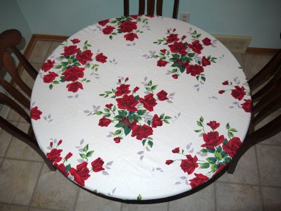 Vintage 50s red rose tablecloth / 1950s Wilendur / bouquet floral / cottage chic / mid century / 42 round