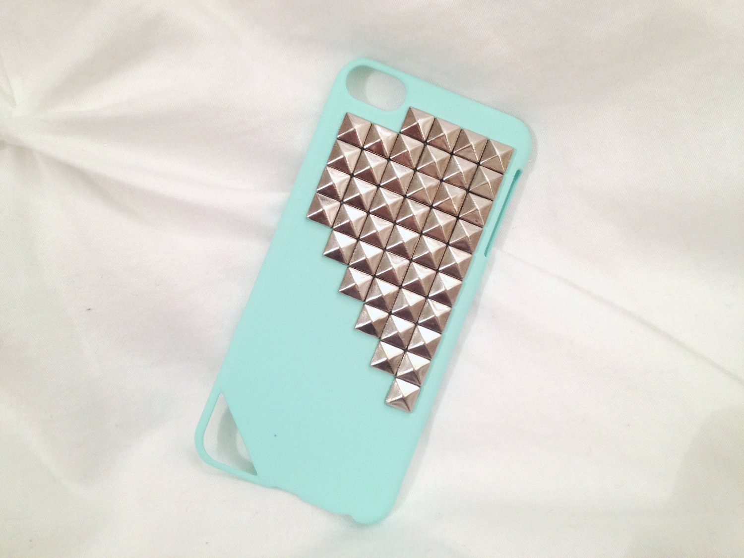 FREE Shipping US -- iPod Touch 5 Silver Studs Studded Rubberized Hard Phone Case AT&T Verizon Sprint