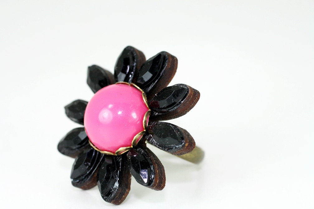 Black Flower Ring Rhinestones Pink