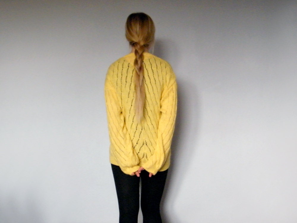 90s Vintage Cable Knit Sweater - Oversized Yellow Holiday Sweater Winter Pastel Grunge Geometric Pyramid Triangle Leaf - XZOUIX