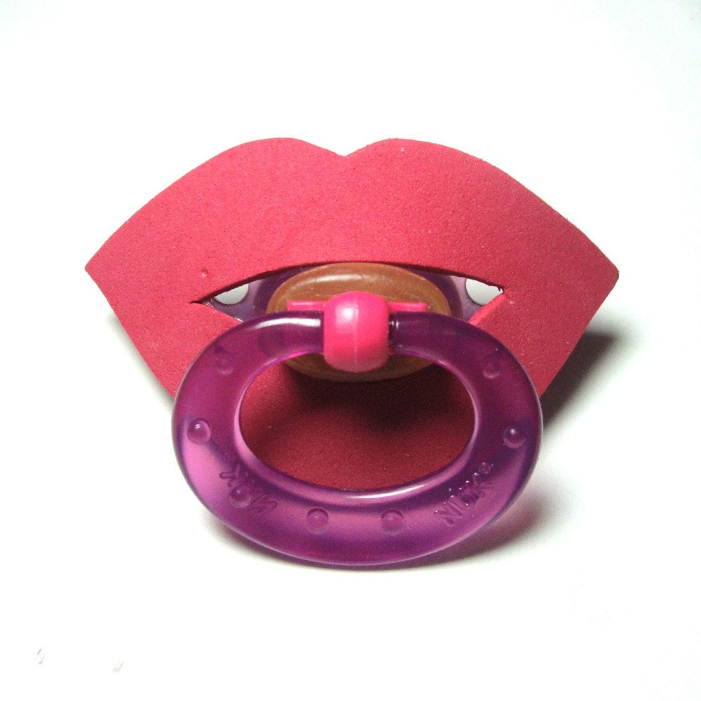 Sweet lips pacifier 6 to 18 months
