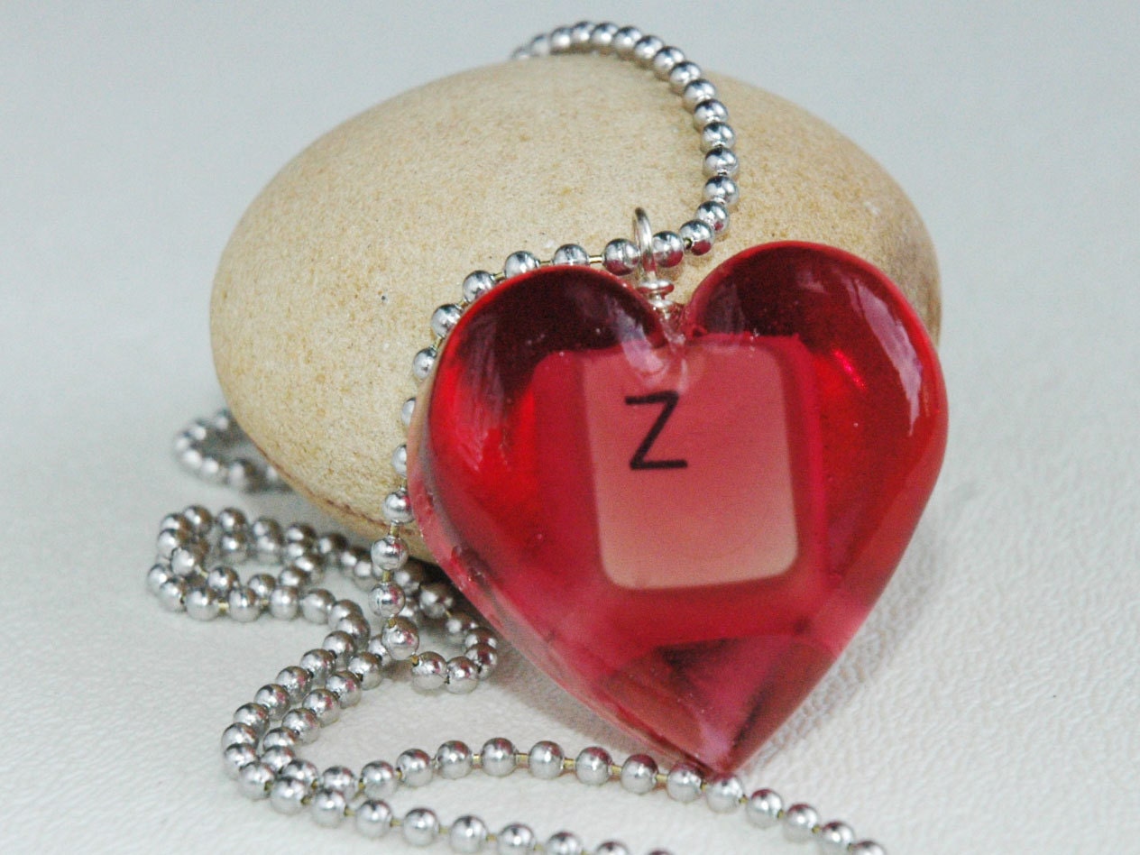 September trends Red Heart Pendant recycled Keyboard Letters in Resin - camillalimon