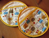 Circular Pot Holders with Kitchy Toasters on Yellow Background - Set of 2 Robert Kaufman Metro Cafe