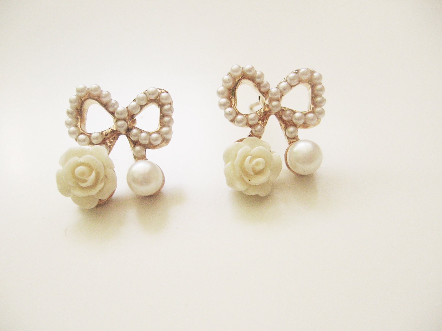 Pearls bow earrings- golden bow earrings- small little glass pearls- shabby chic style bridesmaid gift