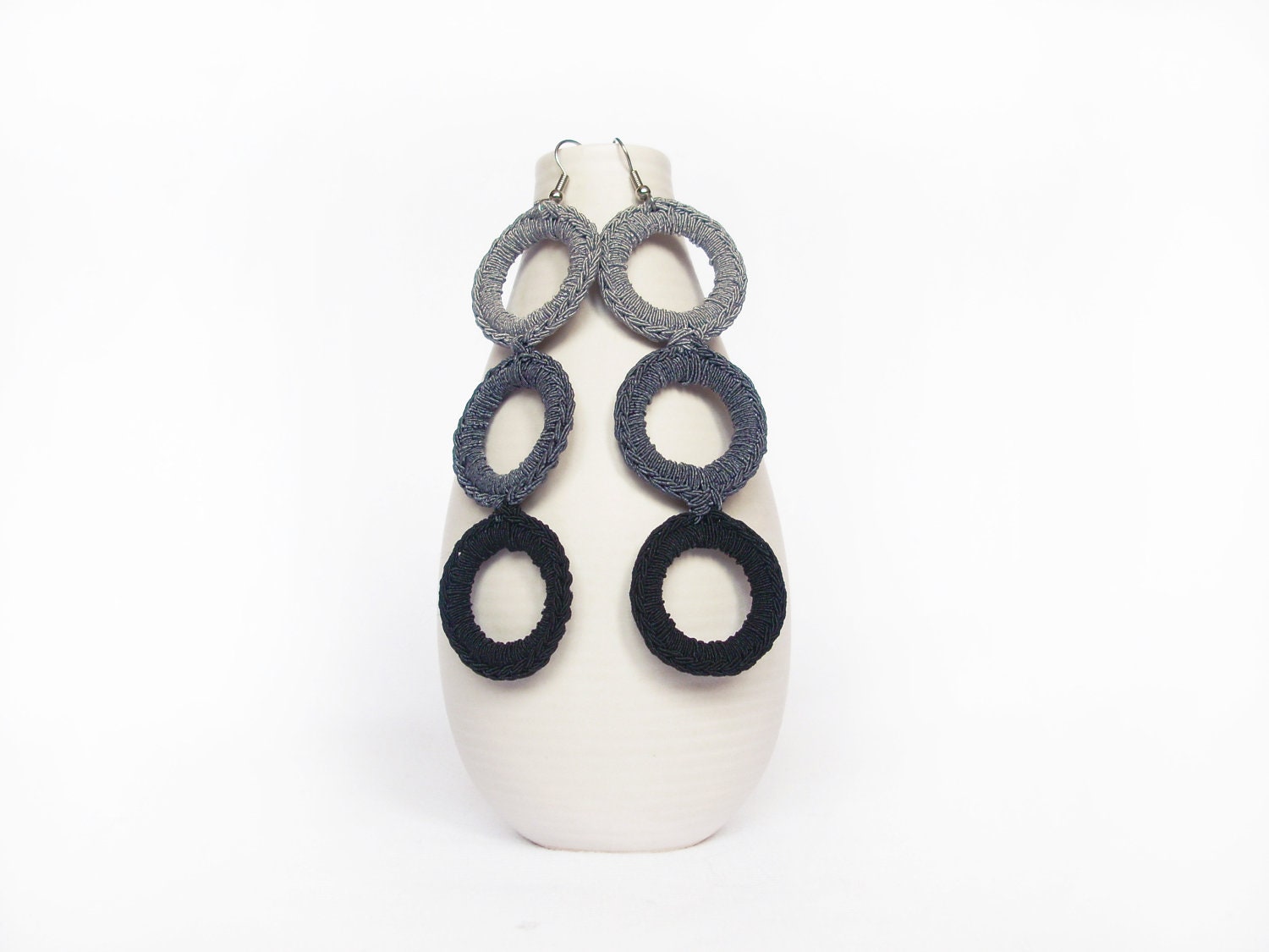 Ombrè earrings grey crochet / Handmade textile long circle earrings / Three Linked circles dangle / Italian Fashion Jewelry / Fiber Jewelry