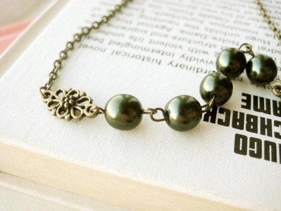 Green Pearl Necklace - filigree, vintage inspired, antique brass, forest green, hunter green, victorian, edwardian