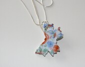 Butterfly porcelain pendant, in shabby chic red flower chintz decal