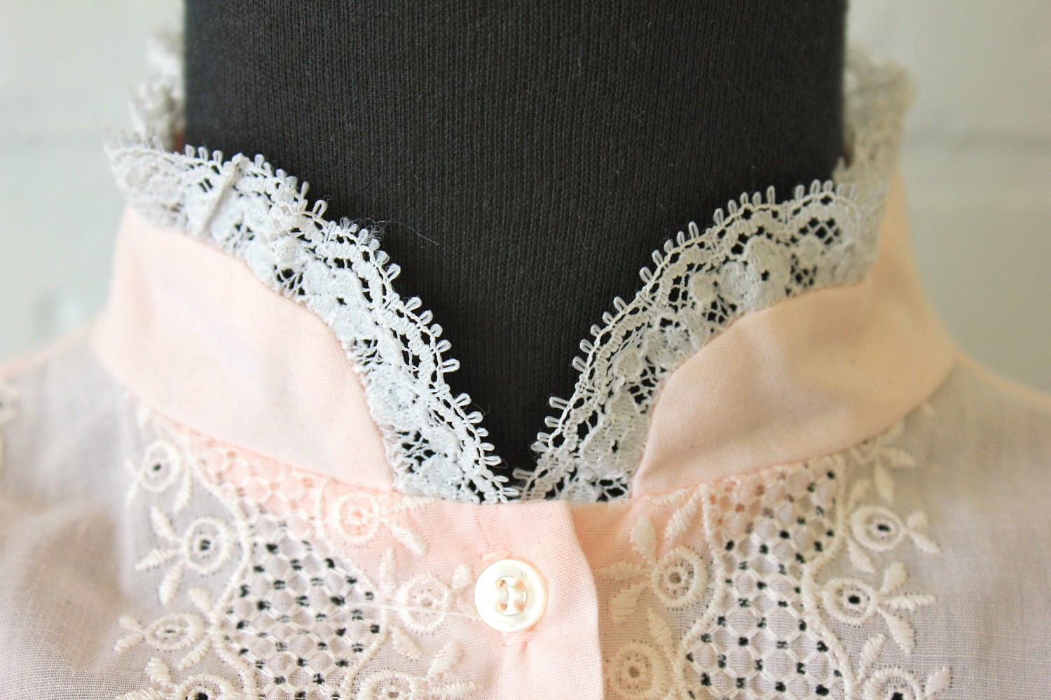 vintage 70s baby pink embroidered s/s blouse