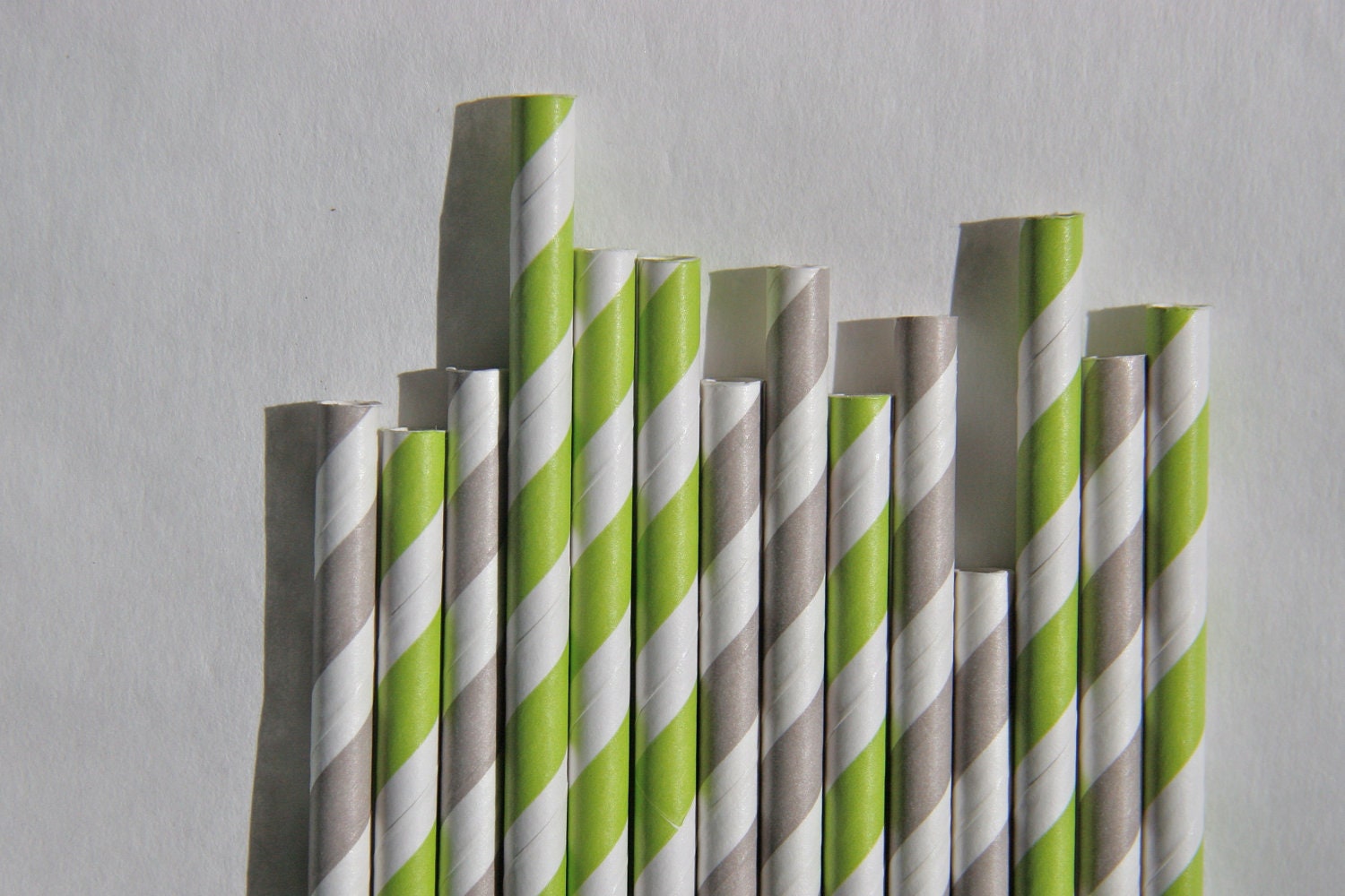 200 Paper Straws, Apple Green and Grey Striped - Bright Lime Green and Medium Grey Il_570xn