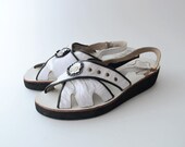 Vintage Flatform sandals in white leather // manmade