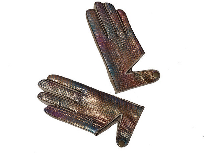 Women's leather gloves. Leather is of a snake (made in Italy). (P251-13). Different Sizes.
