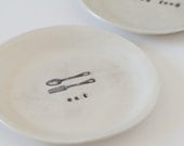 Set of 2 White Ceramic Plates with Eat / Good Food Detail