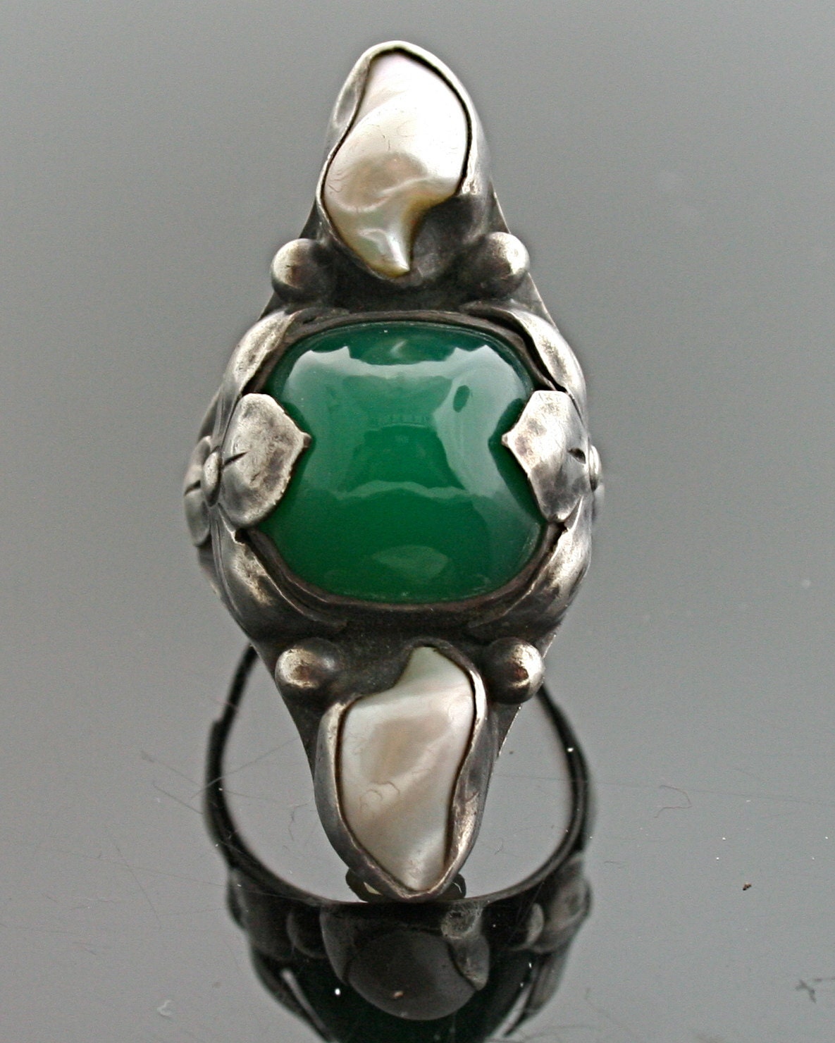 Vintage Chrisophase and Fresh Water Pearl Sterling Silver Ring
