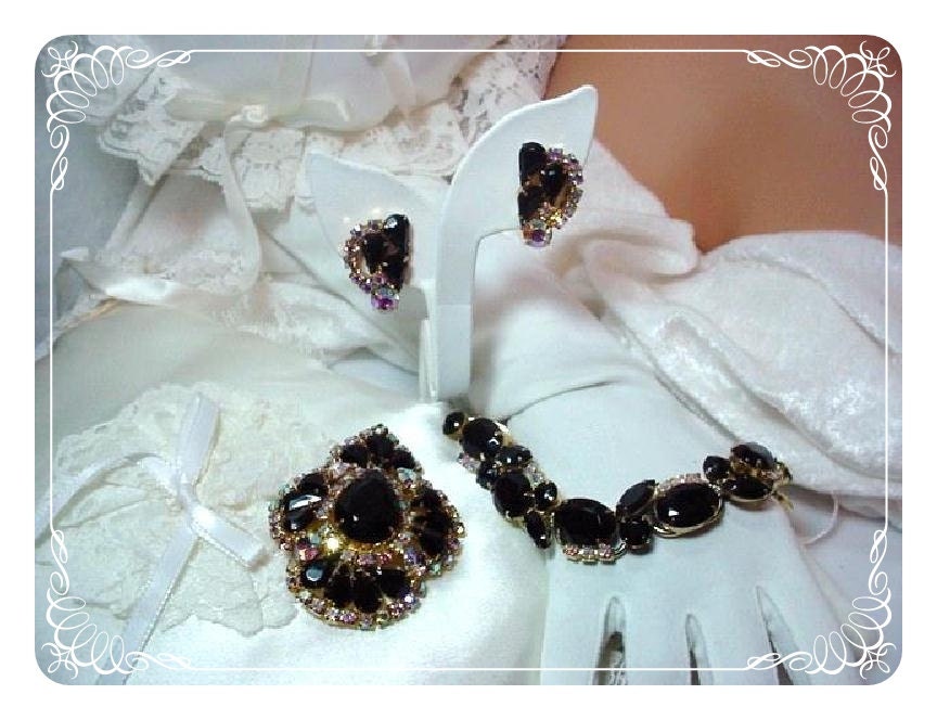 Vintage  D&E  Juliana Parure - Delightful Black and Aurora Borealis  639a-111107087