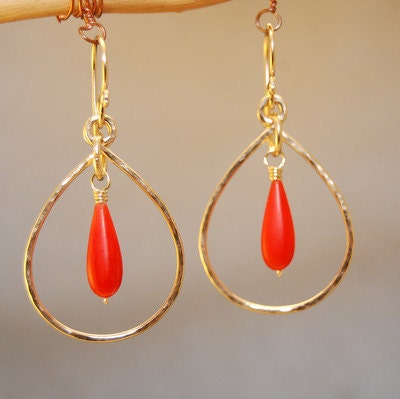 Aphrodite 57 Hammered drop hoop earrings with red coral