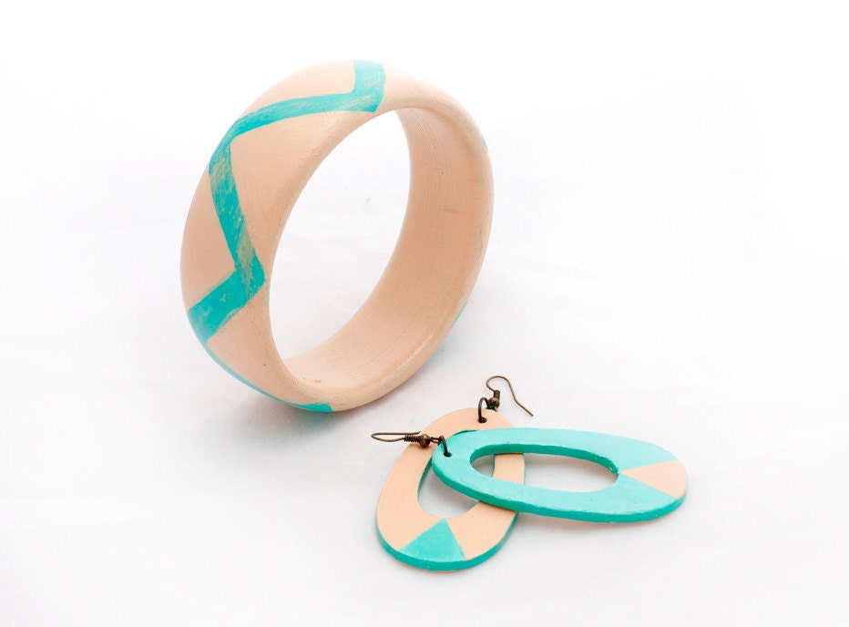 Hand painted Distressed Wood Bangle, 3 inch diameter, Shabby Chic, Chevron