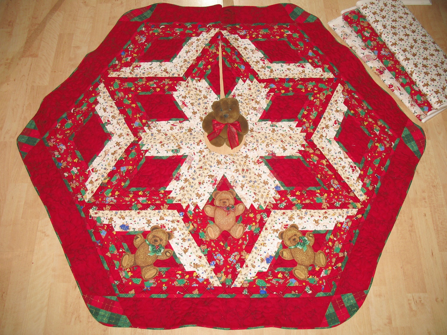 Applique Christmas Tree Skirt Quilt  -  Teddy Applique  - 119