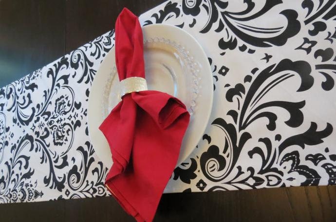 Damask Table Runner in Black & White Traditions