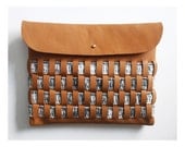 LARGE WOVEN CLUTCH // brown leather with woolen braid