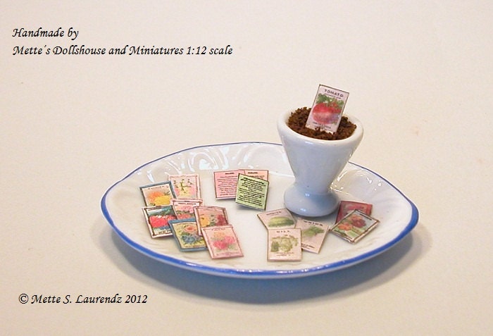 Dollhouse Garden miniature -  'Mixed Flowers & Vegetables' - 16 different seed packets - 16 pcs. - 1/12 scale  (SP16)