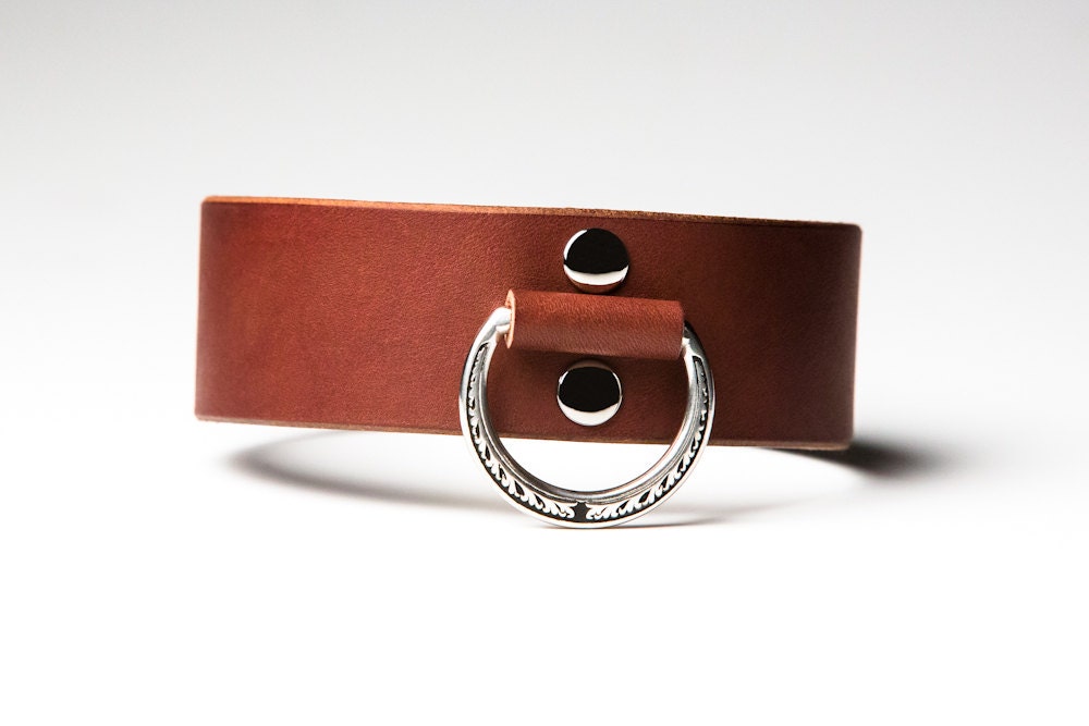 Leather Bondage Collar - Chestnut Brown Latigo - Steel Lead Ring -  Ivy Shadow Motif
